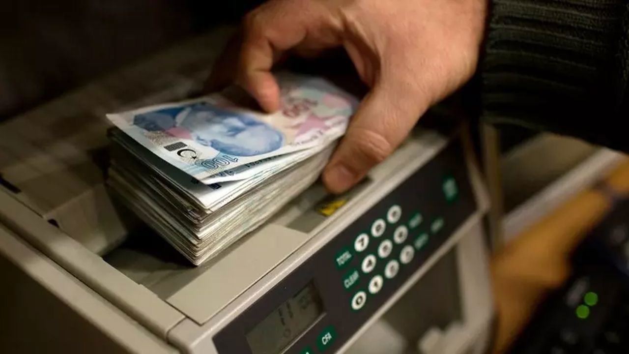 Mevduat Faizlerinde Rekor Tazelendi: Parayı Bankaya Yatırana Her Ay Maaş Gibi Faiz!