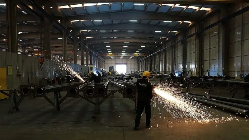 İmalat sanayiinde istihdam kaybı 325 bini aştı